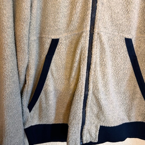 Patagonia men’s small vintage cream/gray with blue trim zip up jacket. - Picture 6 of 14